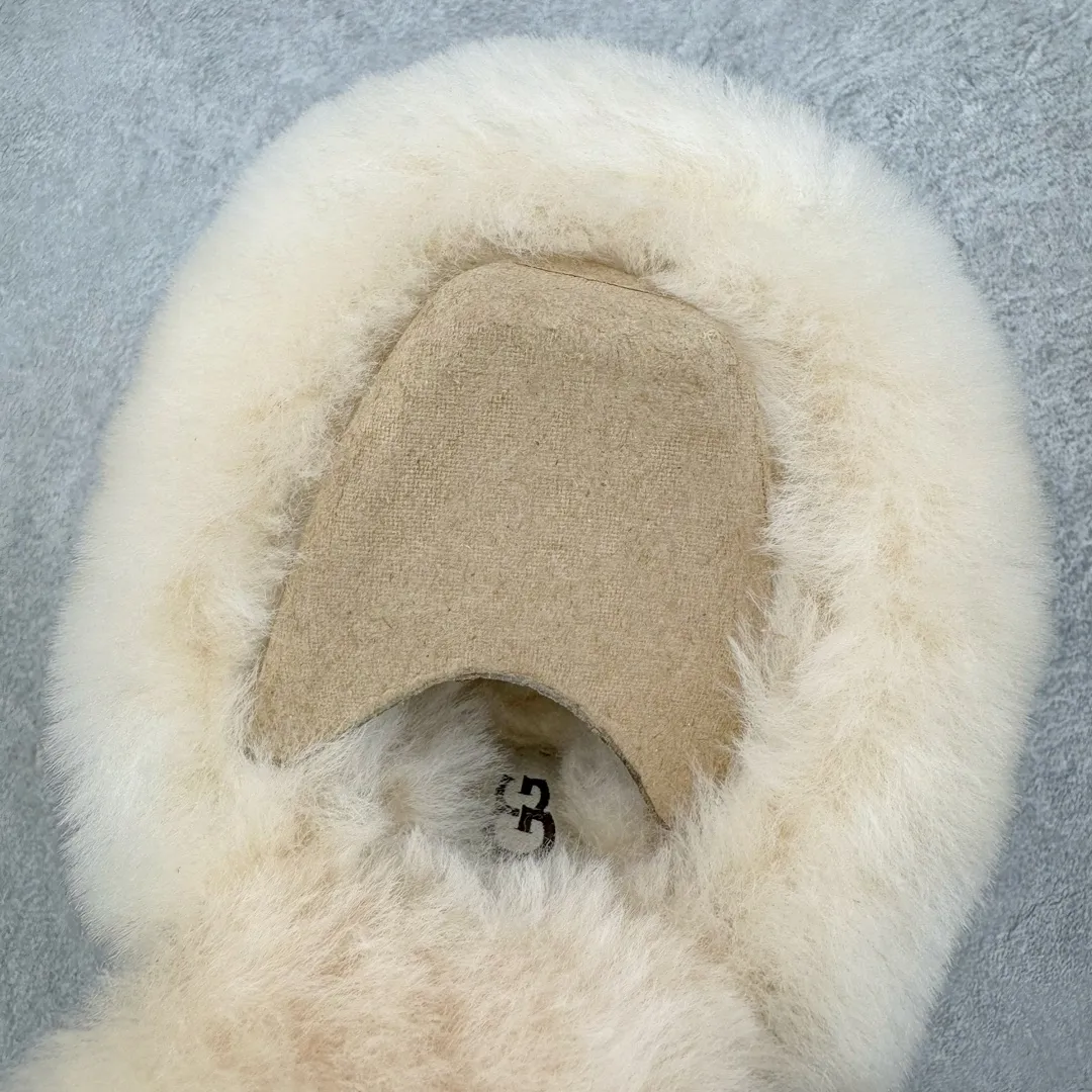 Pick up locally💰440 UGG 2550 Classic autumn and winter sheepskin and fur integrated snow boots. All shoes are made of ZP. Longfeng A-grade Australian imported sheepskin and fur integrated brand OEM production line. Fully follow the ZP process. OEM original pattern maker. Adhering to the principle of no original shoe development and selection. Pay attention to every detail. The most authentic version on the market. TREADLITE "light wing" technology outsole. Lightweight/durable/flexible/pile size: 35 36 37 38 39 40 41 Coding: by2936060